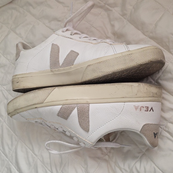Veja Women's White Sneakers Size 7 (Katie # 21) - Picture 6 of 7